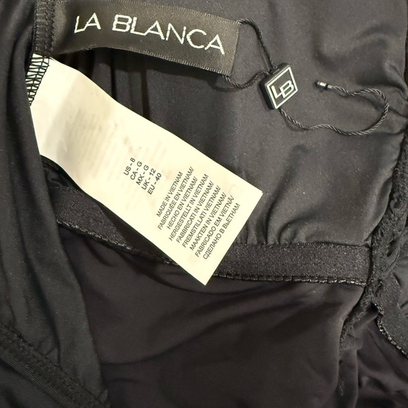 LA BLANCA Island Goddess Ruffled V-Plunge One Piece - Black
$137.00 Sz 8 - Picture 7 of 8